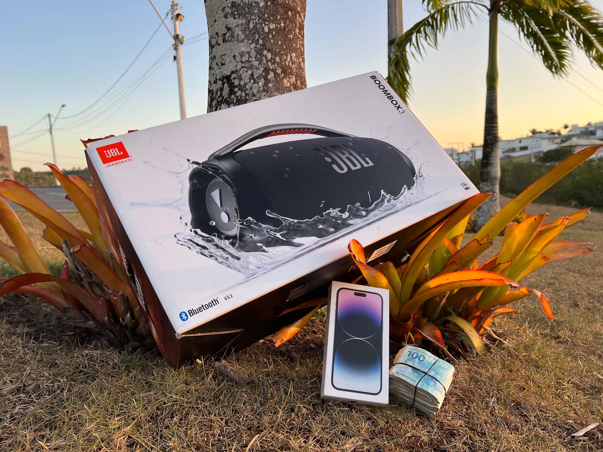 MILHAR : IPHONE 14 PRO MAX + JBL BOOMBOX 3 OU R$ 12.000,00 NO PIX E DO 2º AO 5º PREMIO 100,00 REAIS SORTEIO 21 DE OUTUBRO